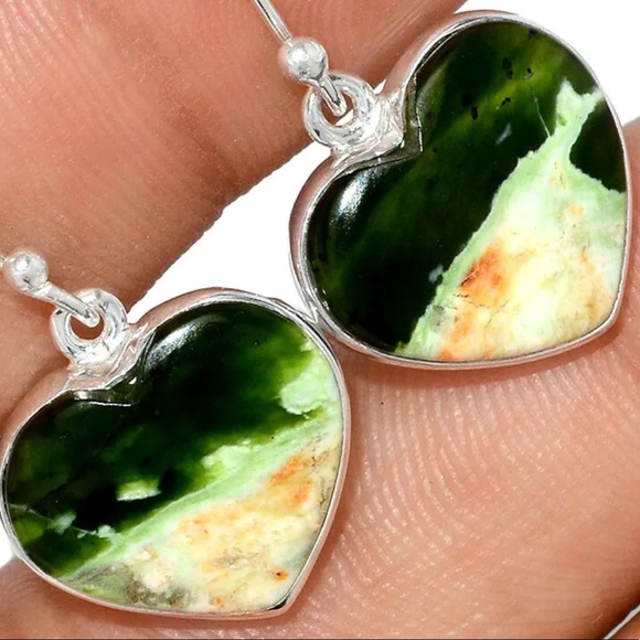 Beautifully matched natural Chrome Chalcedony heart earrings - Picture 2 of 2